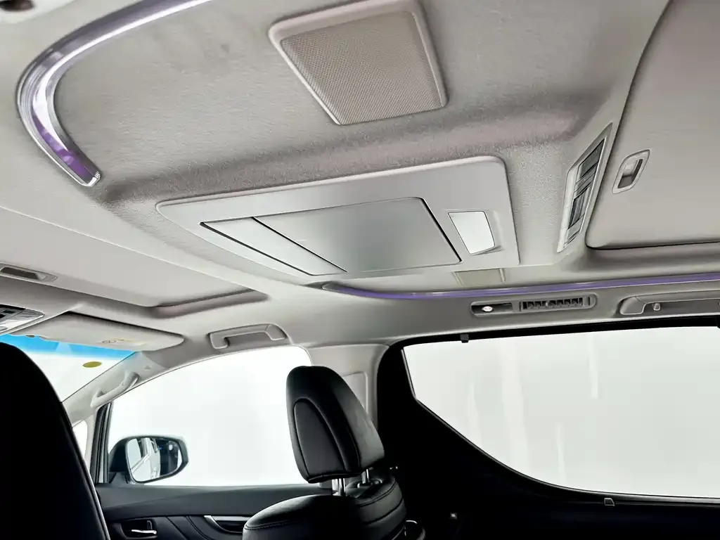 Toyota Vellfire — фото 7