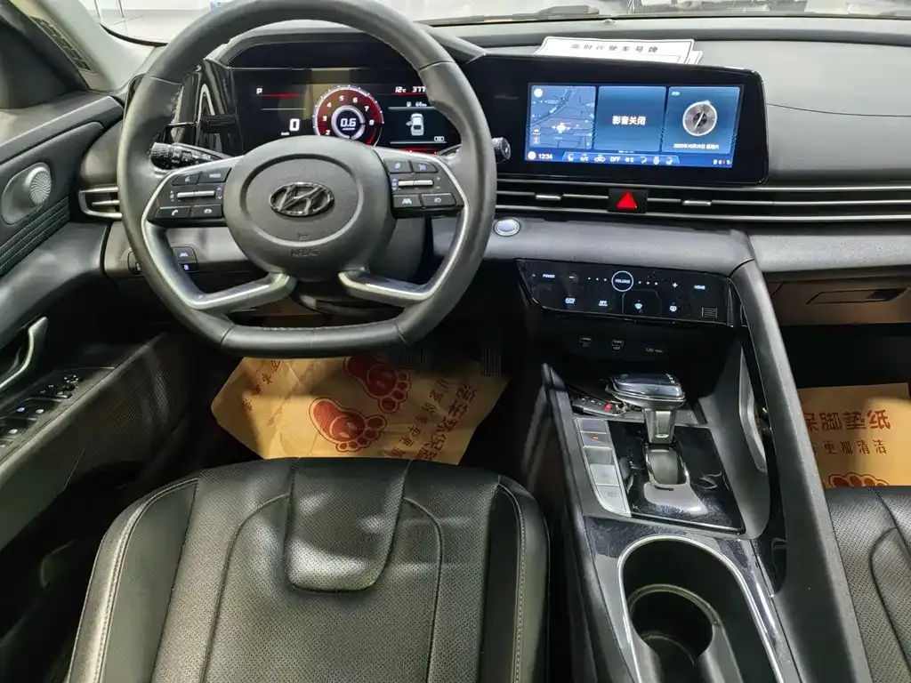 Hyundai Elantra — фото 10