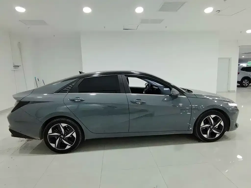 Hyundai Elantra — фото 4