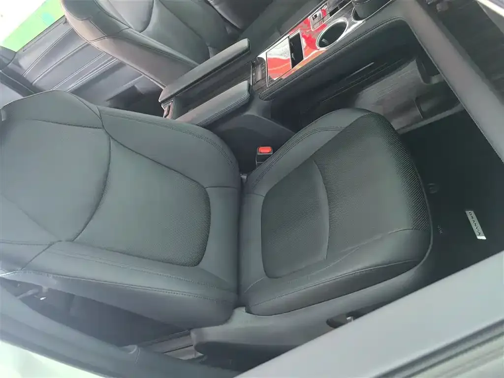 Toyota Granvia — фото 3