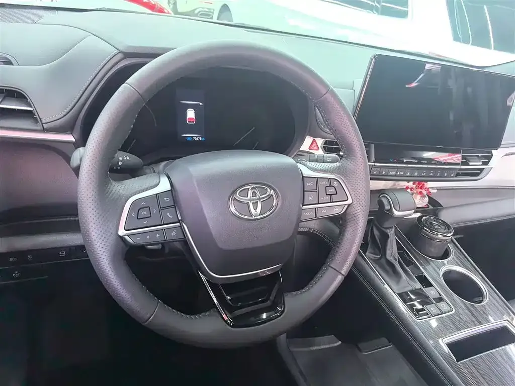Toyota Granvia — фото 4