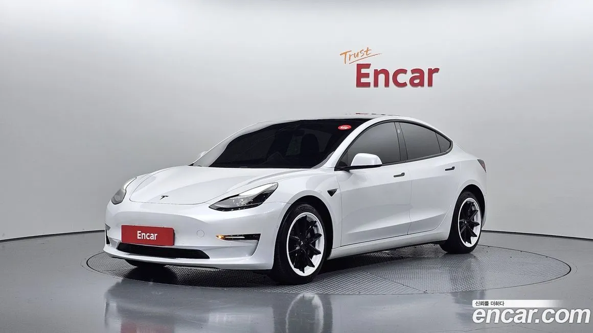 Tesla Model 3 — фото 1