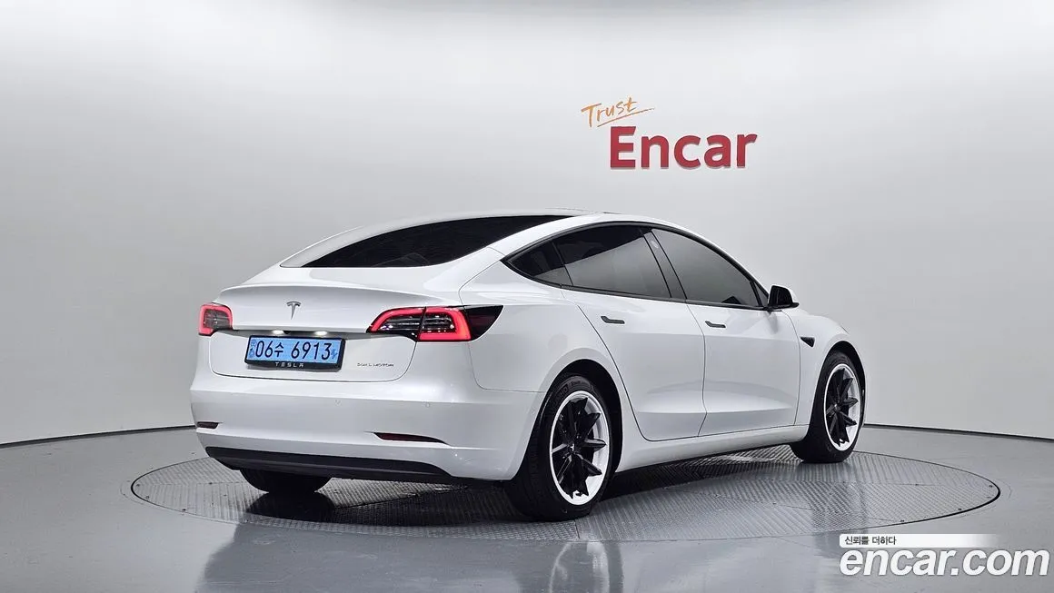 Tesla Model 3 — фото 2