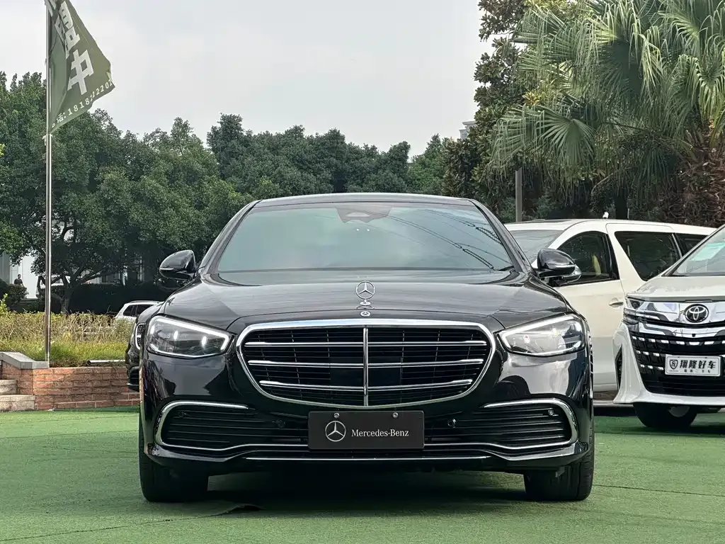 Mercedes-Benz S-Class — фото 1