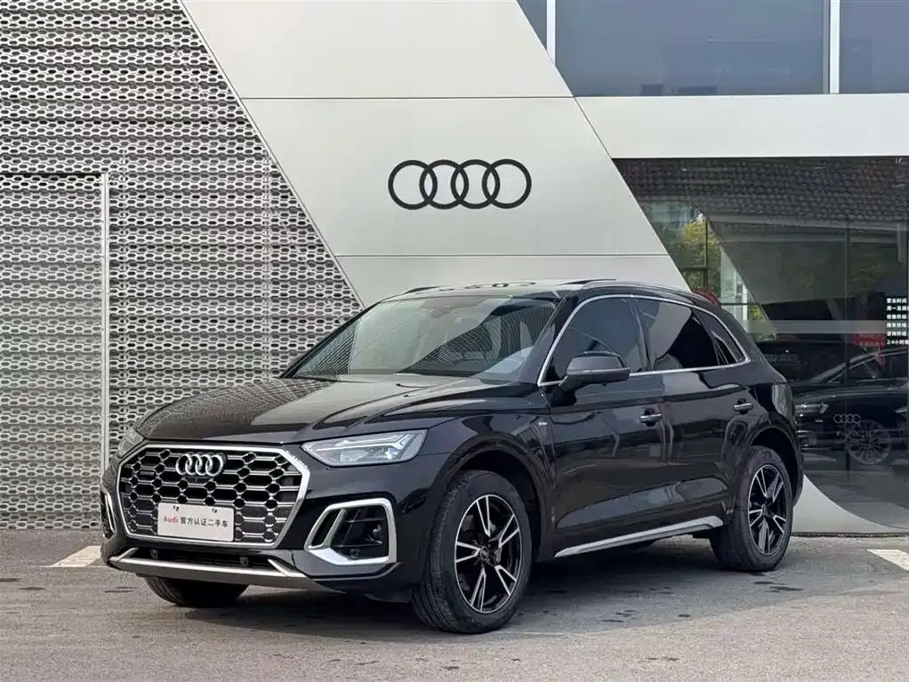 Audi Q5L — фото 1
