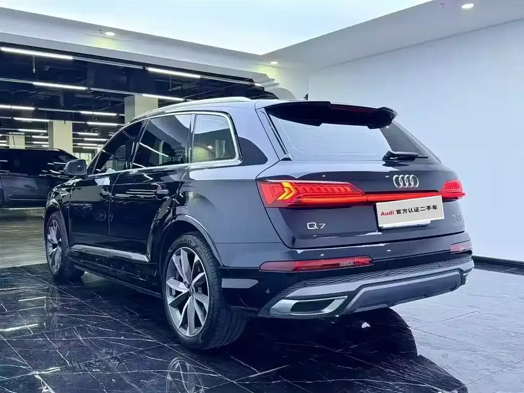 Audi Q7 — фото 10