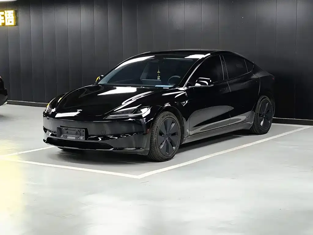 Tesla Model 3 — фото 1