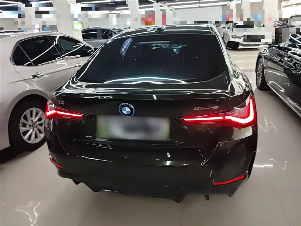 BMW i4 — фото 6