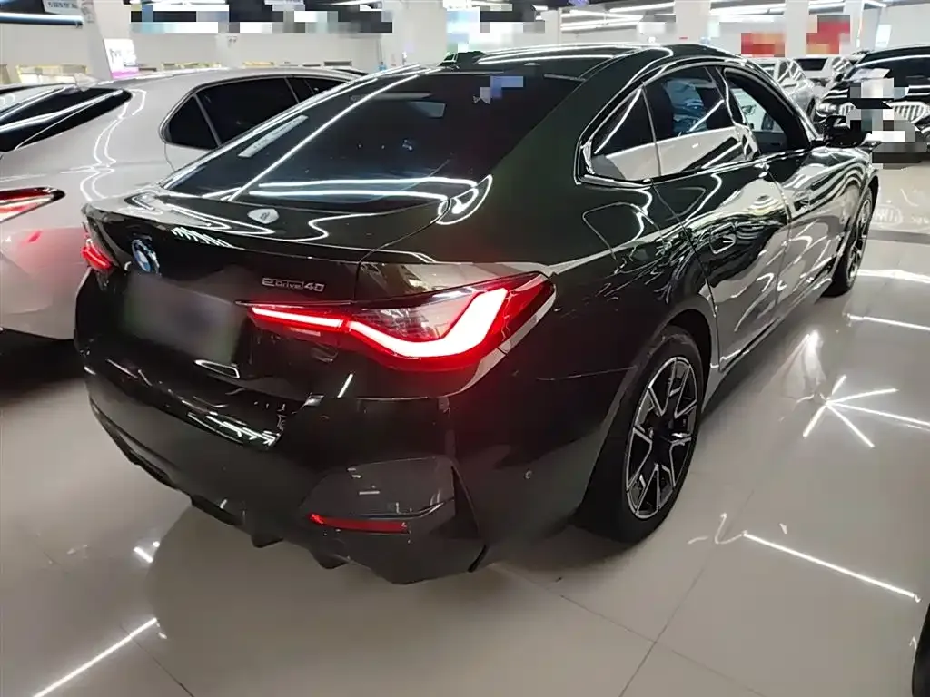 BMW i4 — фото 7