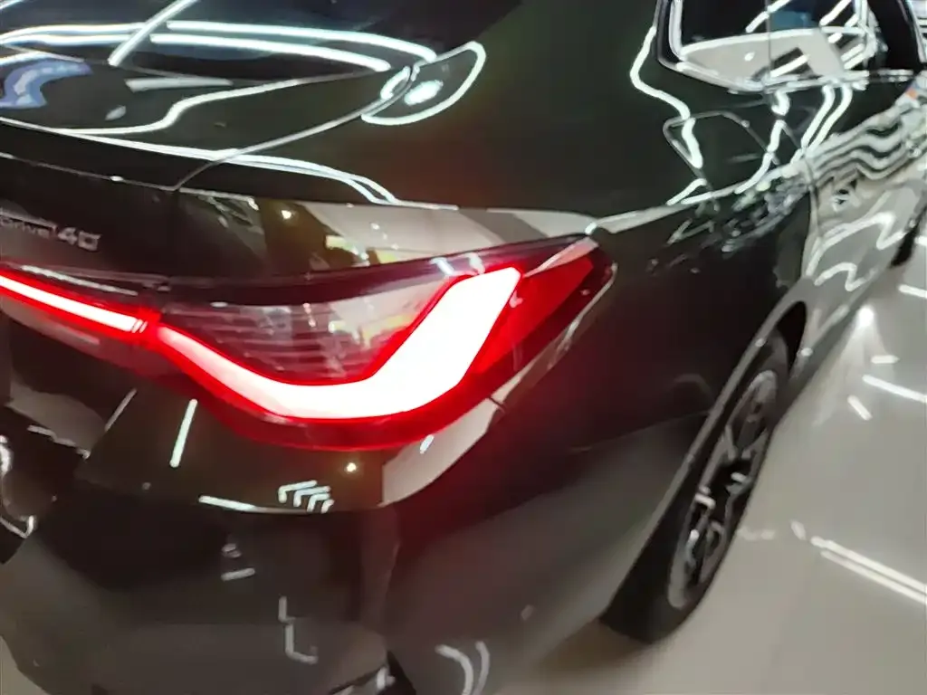 BMW i4 — фото 8