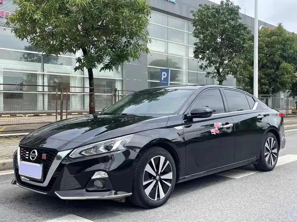Nissan Teana — фото 1
