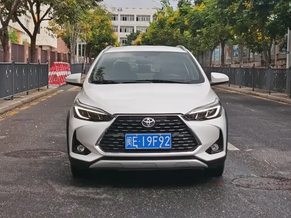 Toyota Yaris L — фото 2