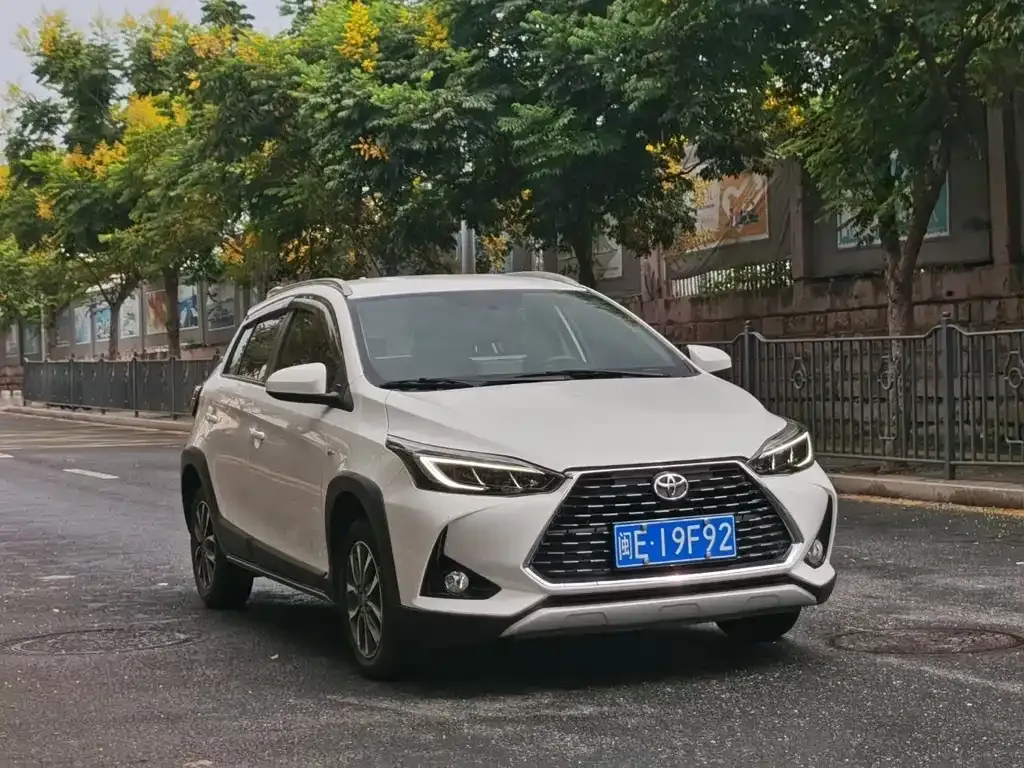 Toyota Yaris L — фото 3