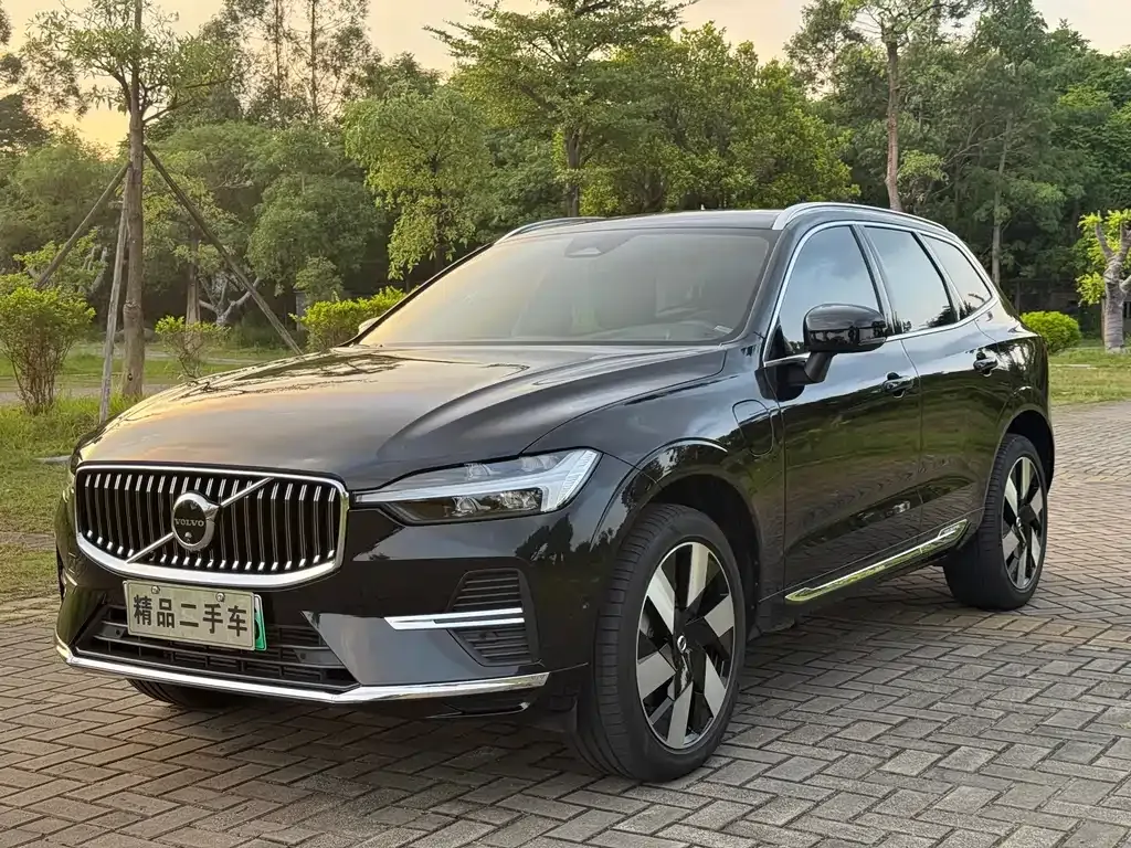 Volvo XC60 PHEV — фото 1