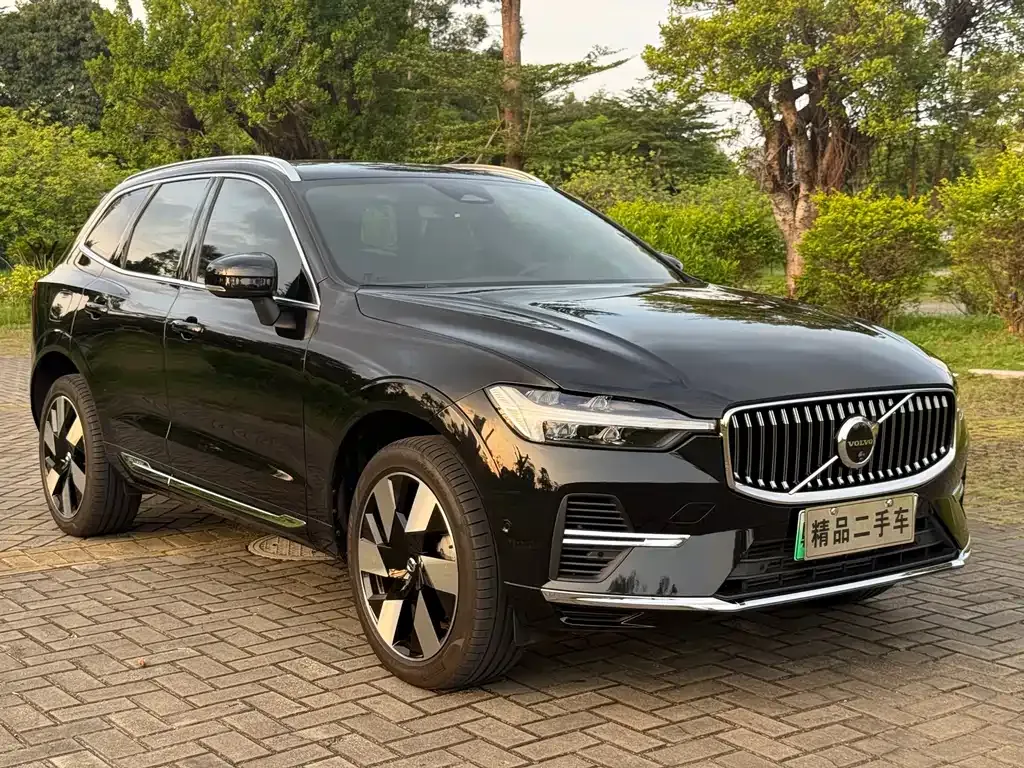 Volvo XC60 PHEV — фото 3