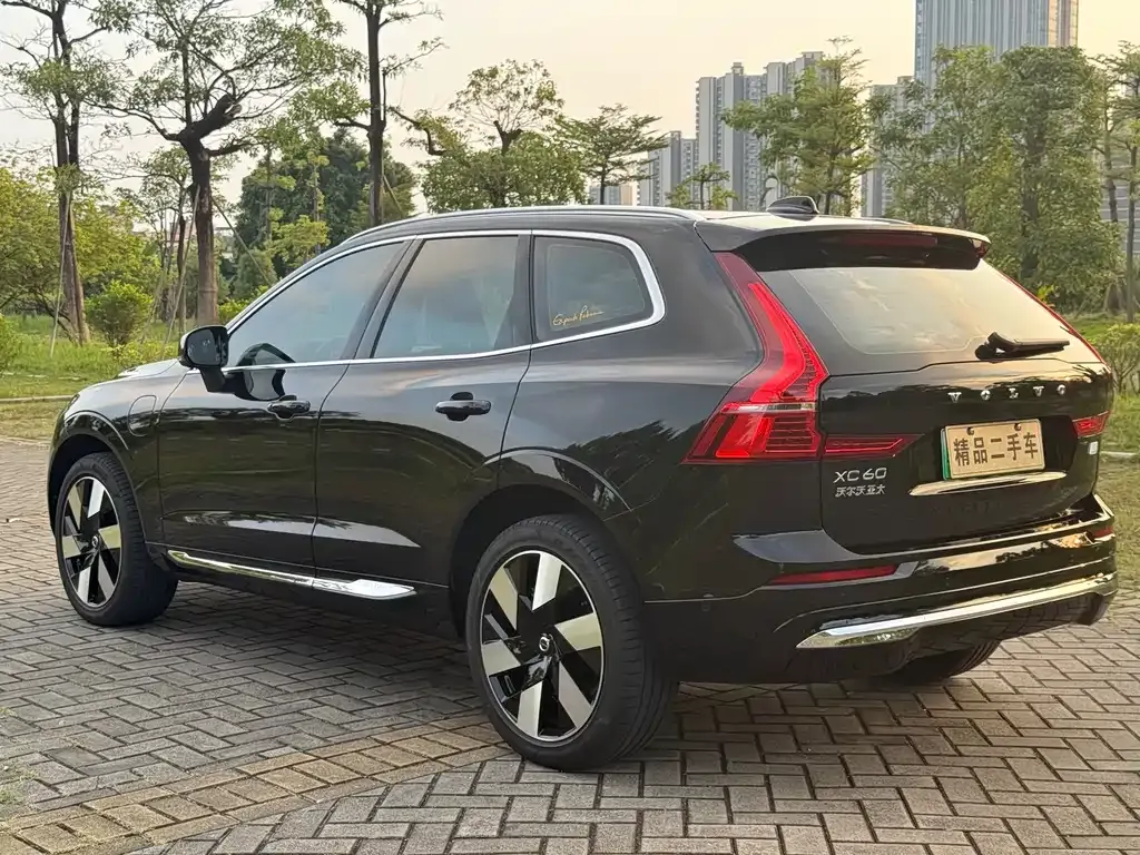 Volvo XC60 PHEV — фото 6