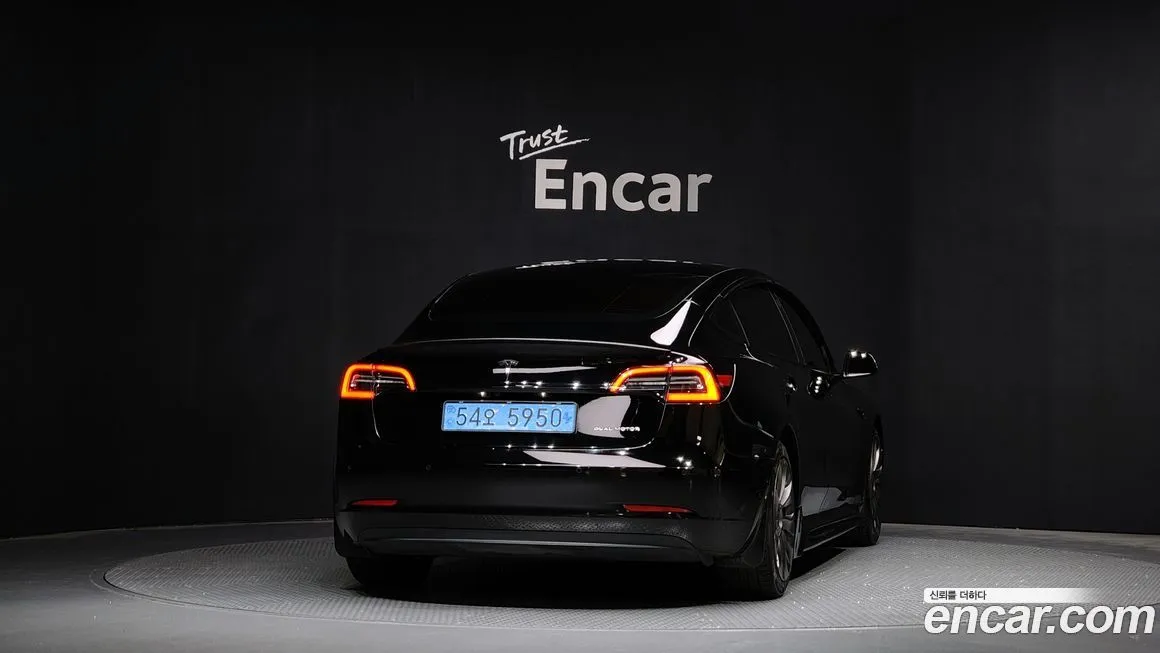 Tesla Model 3 — фото 4
