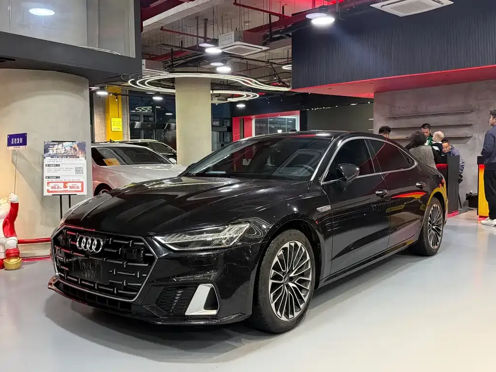 Audi A7L — фото 1