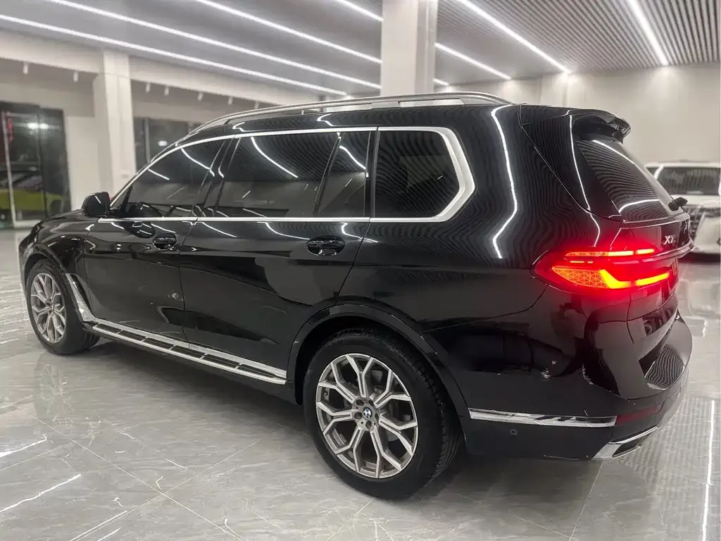BMW X7 — фото 7