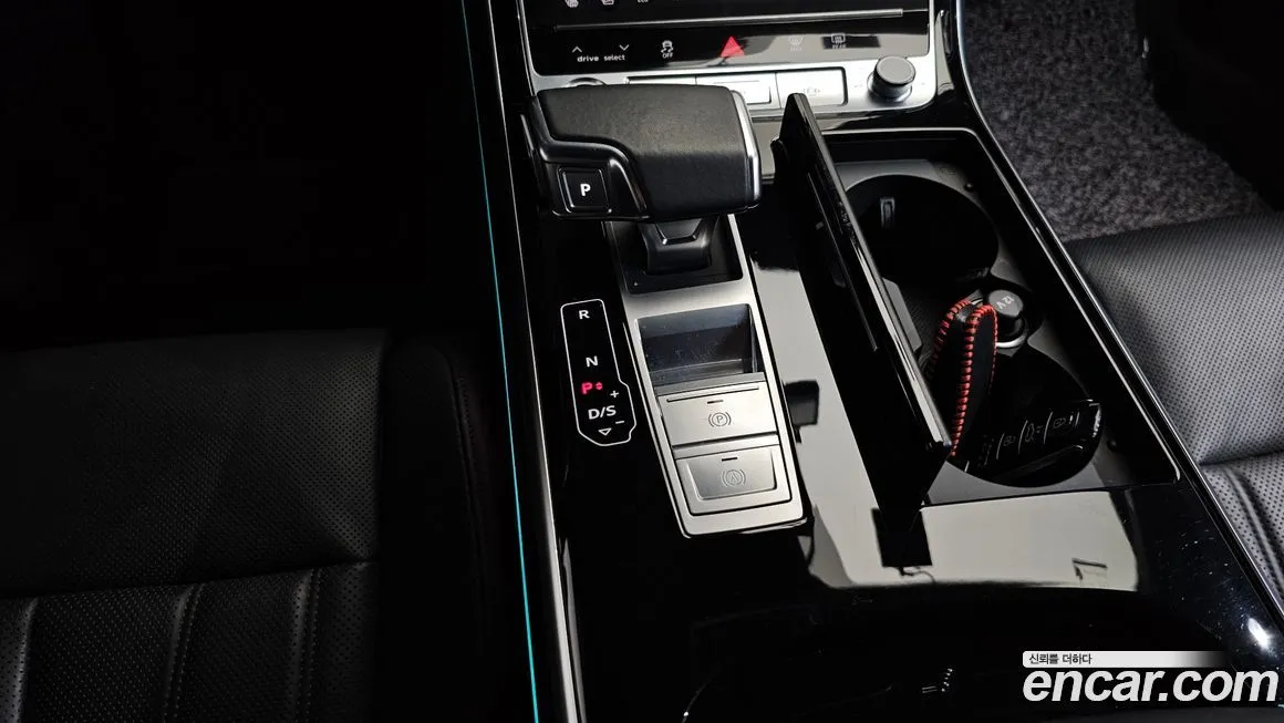 Audi A8 — фото 9