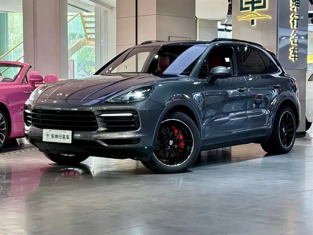 Porsche Cayenne — фото 1