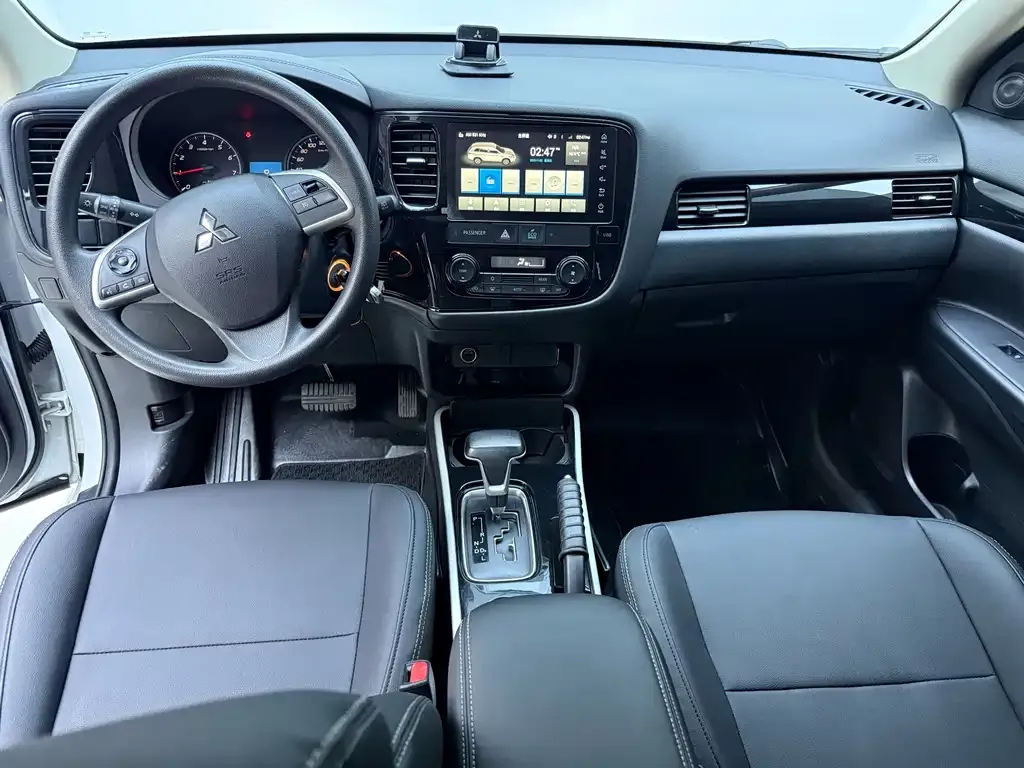 Mitsubishi Outlander — фото 10