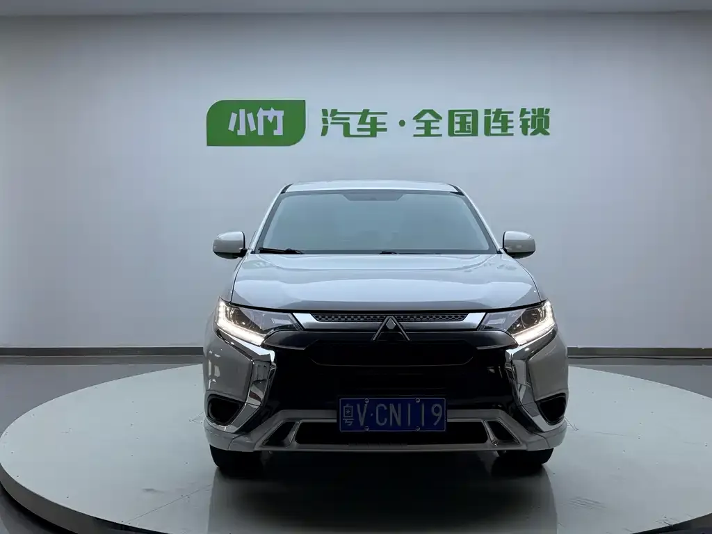 Mitsubishi Outlander — фото 2