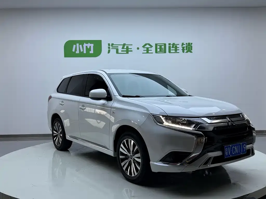 Mitsubishi Outlander — фото 3