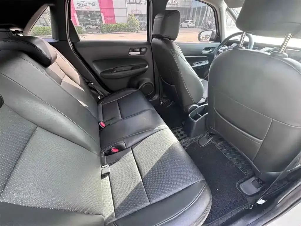 Honda Fit — фото 10