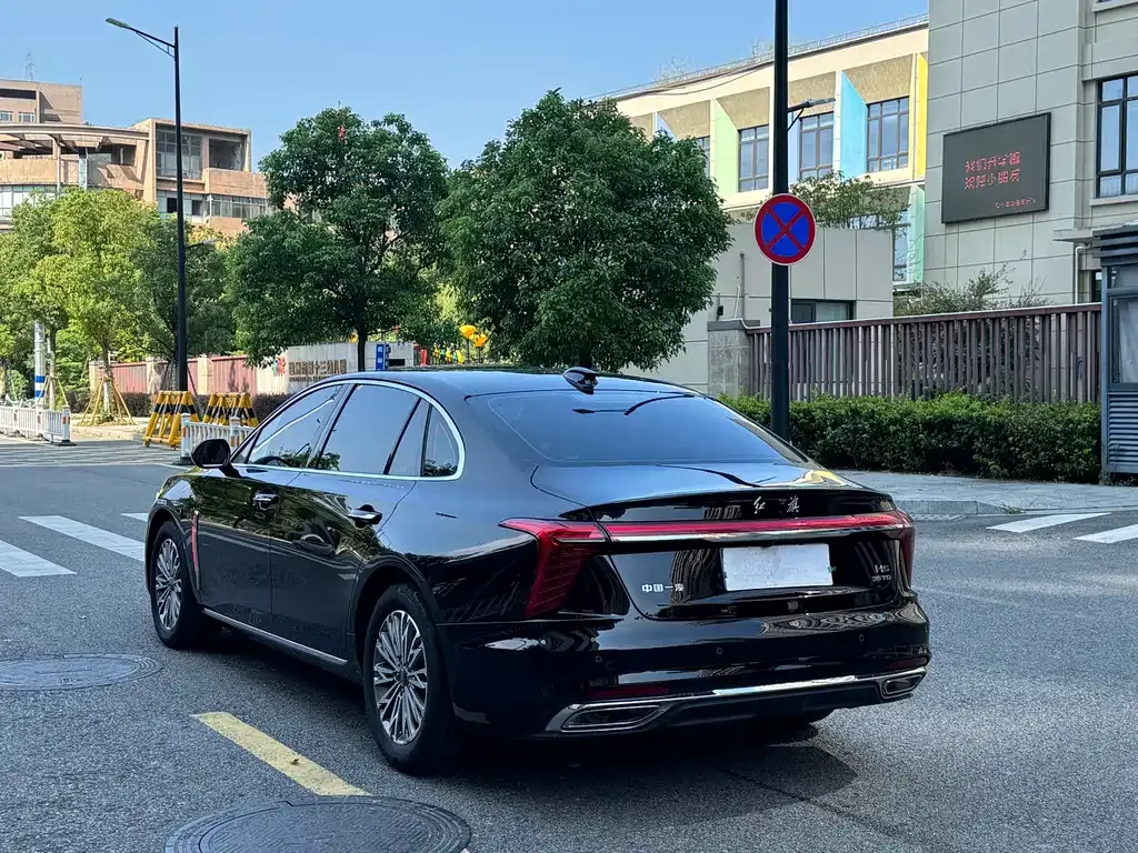 Hongqi H5 — фото 6