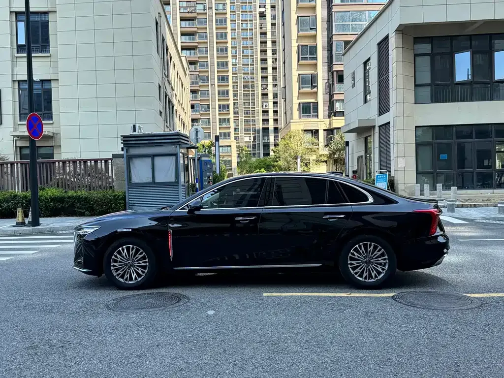 Hongqi H5 — фото 9