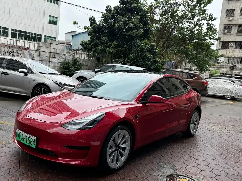 Tesla Model 3 — фото 1