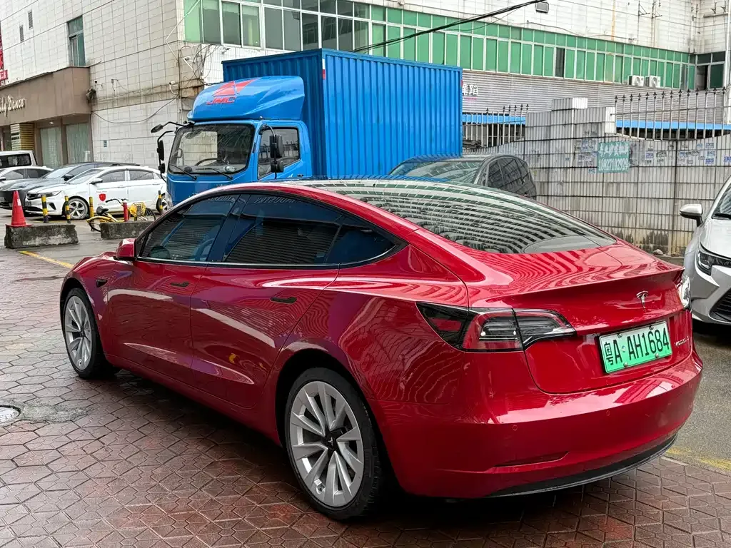 Tesla Model 3 — фото 10