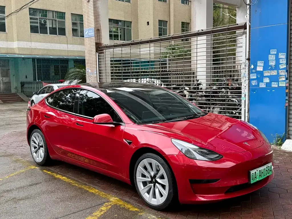 Tesla Model 3 — фото 2