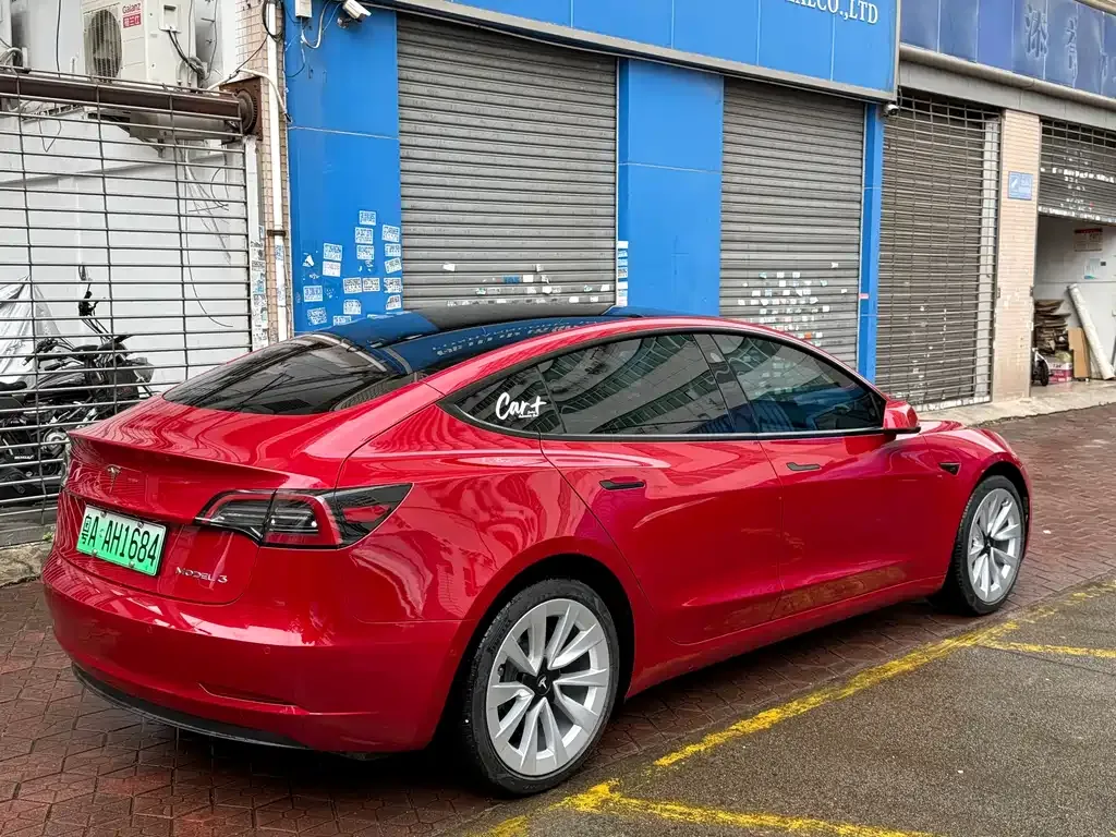 Tesla Model 3 — фото 8
