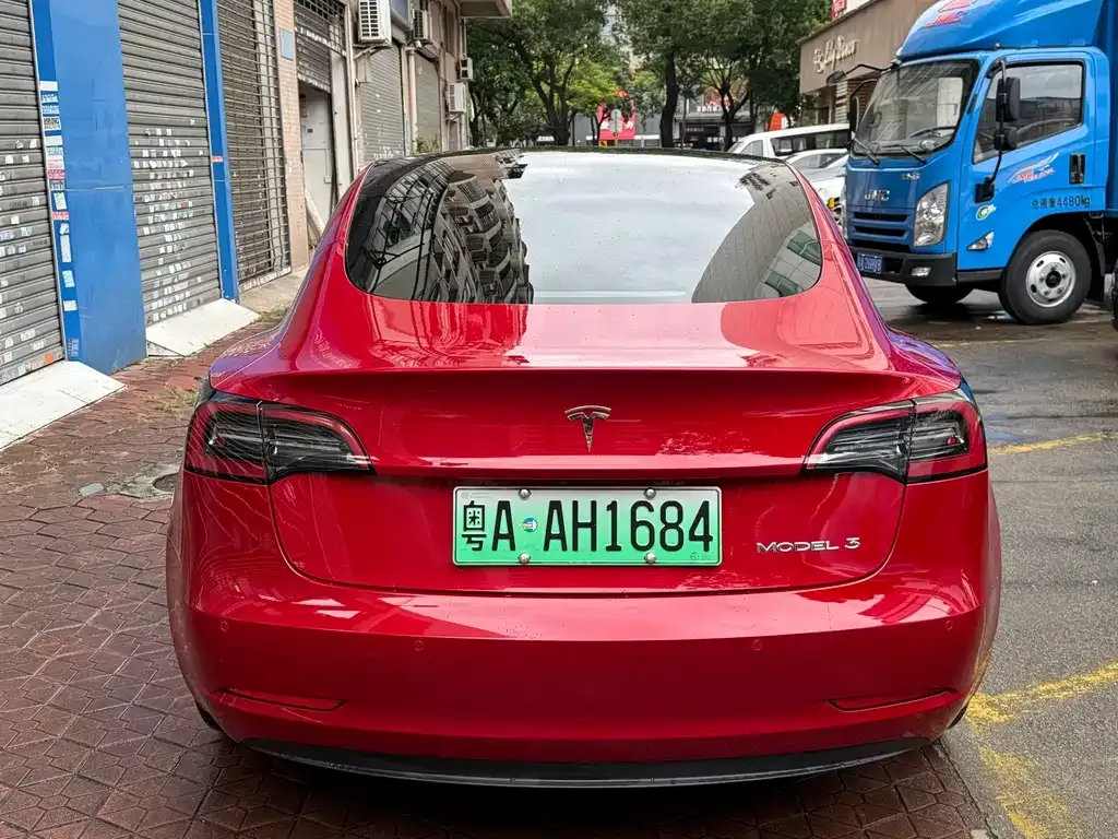 Tesla Model 3 — фото 9