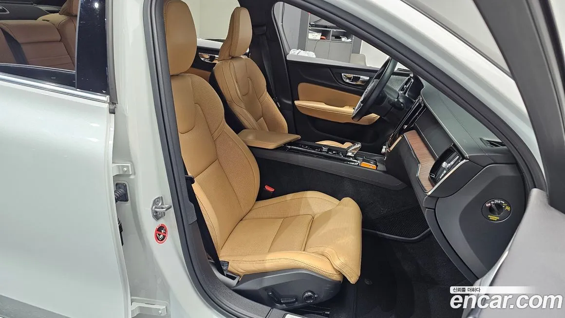 Volvo S60 — фото 10