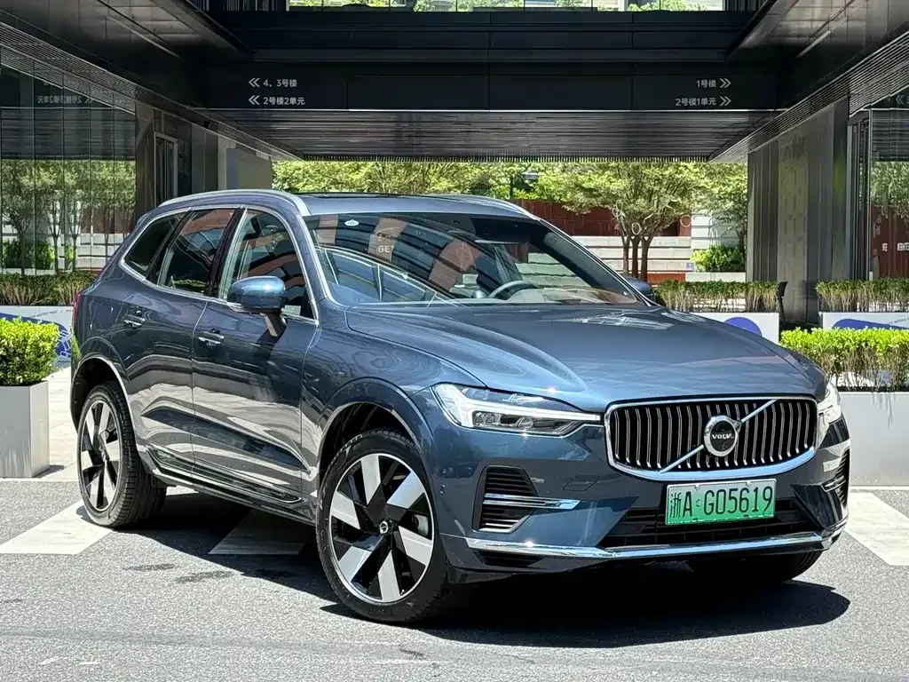 Volvo XC60 PHEV — фото 3