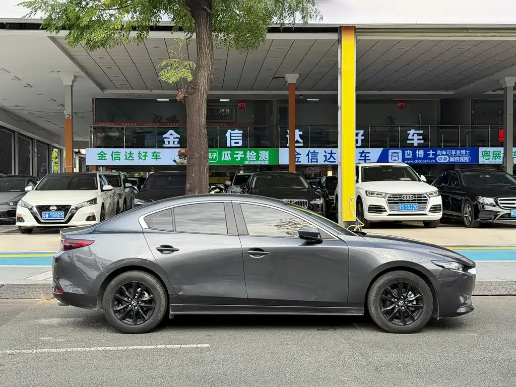 Mazda 3 Axela — фото 4