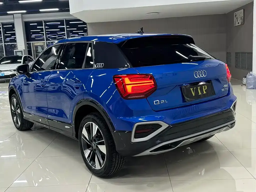 Audi Q2L — фото 4