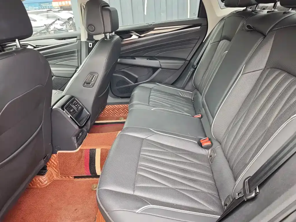 Volkswagen Passat — фото 7