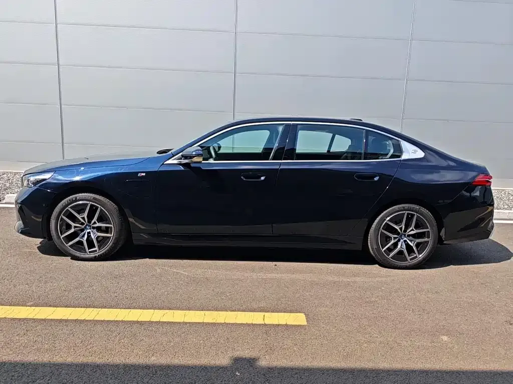 BMW i5 — фото 2