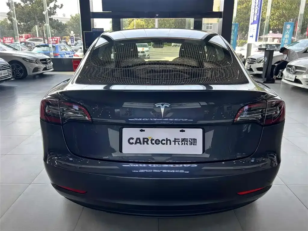 Tesla Model 3 — фото 10