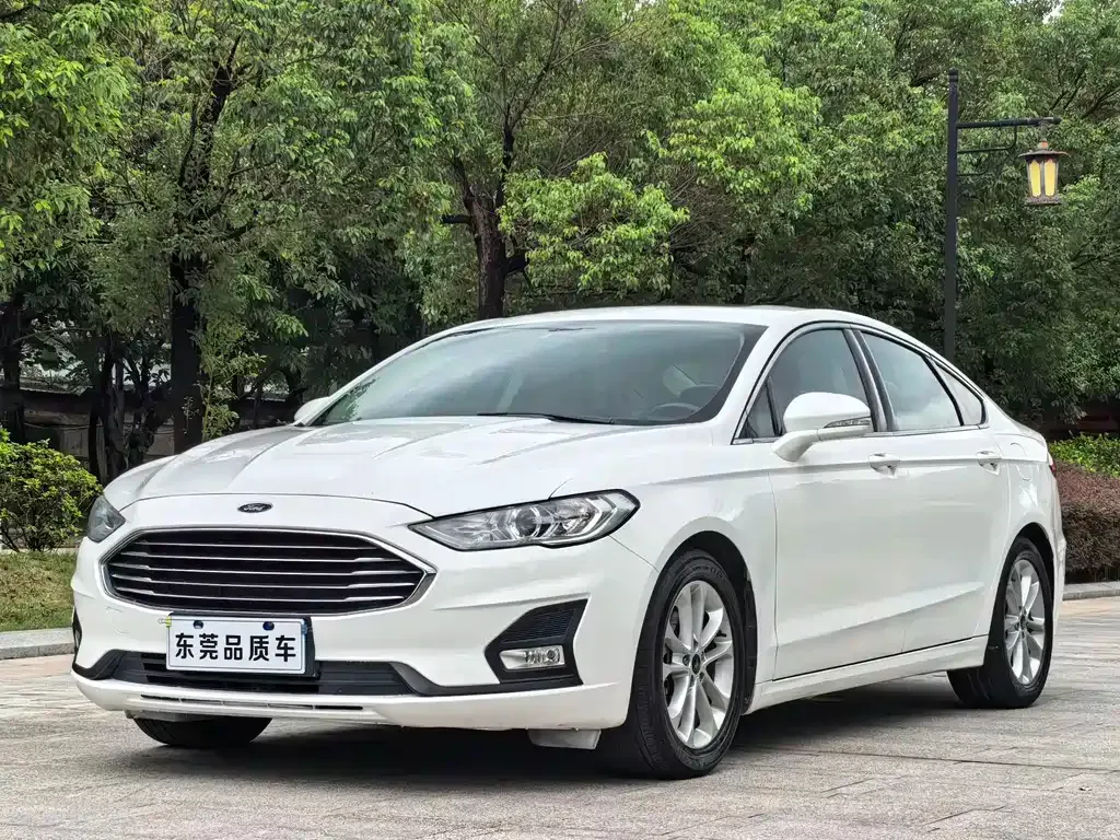 Ford Mondeo — фото 1