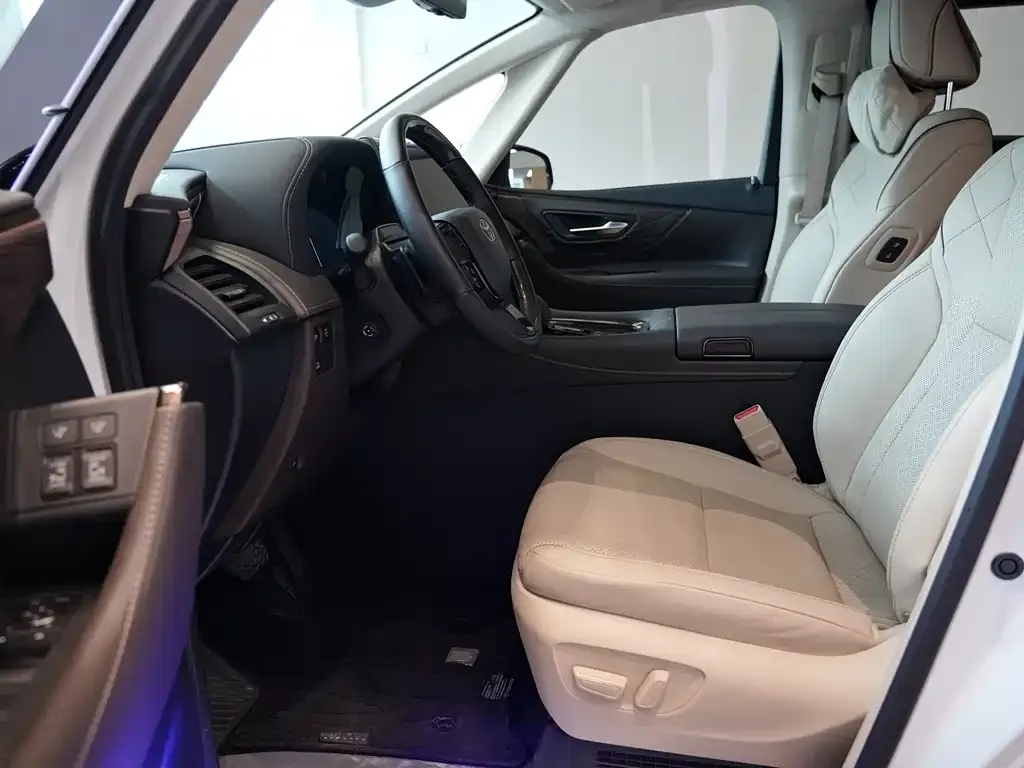 Toyota Alphard — фото 6