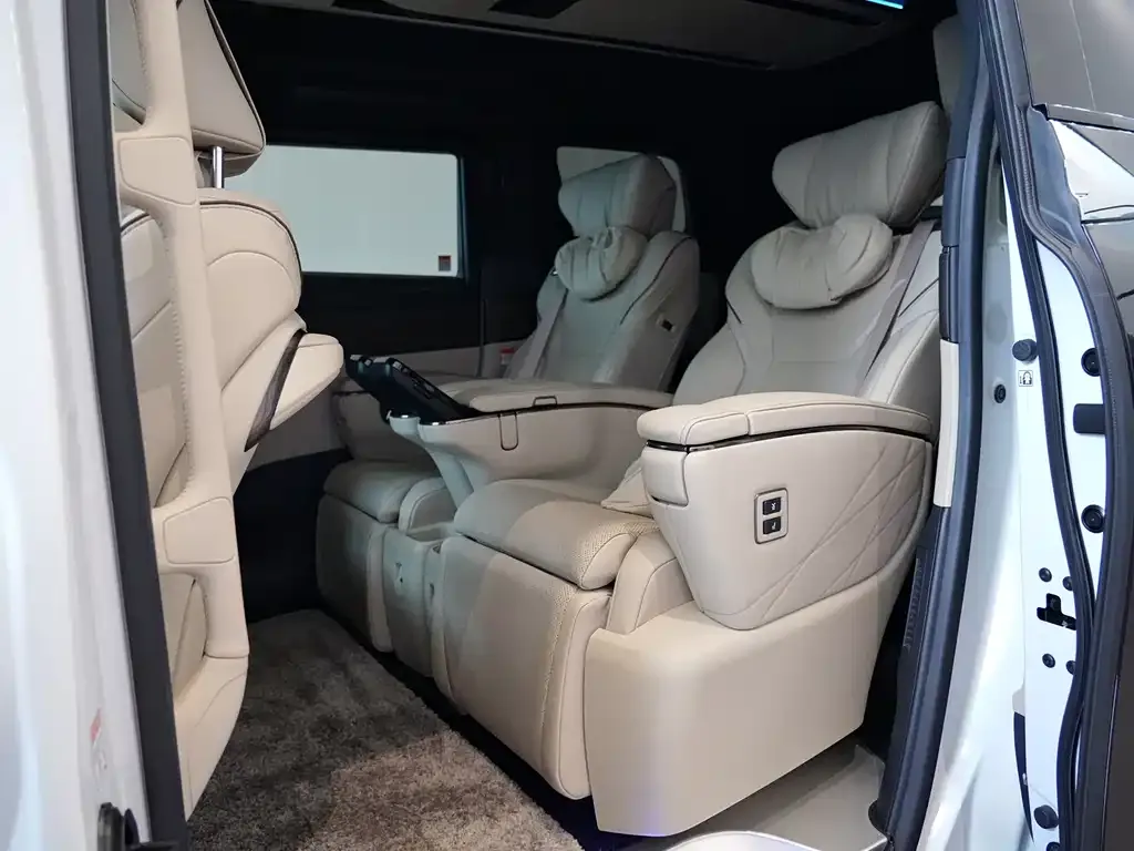 Toyota Alphard — фото 7