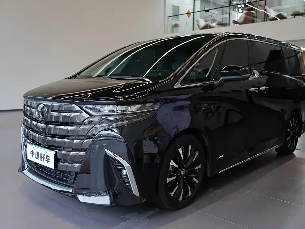 Toyota Alphard — фото 9