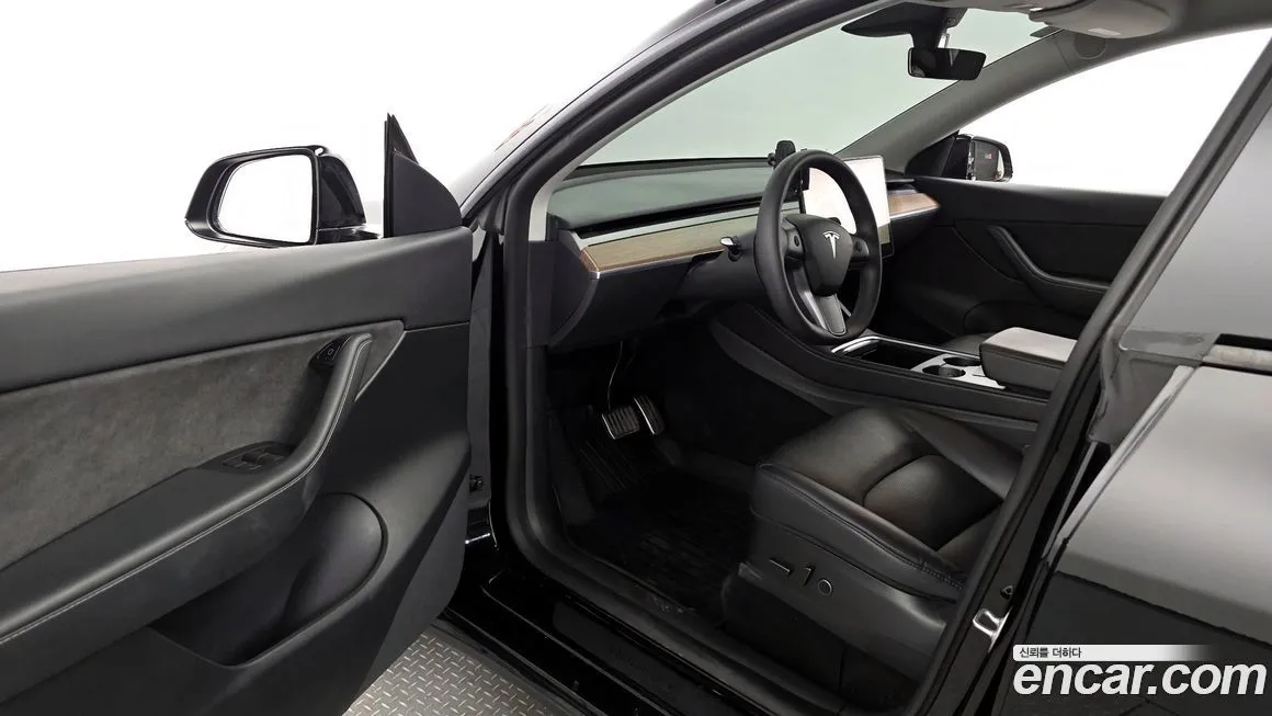 Tesla Model Y — фото 10