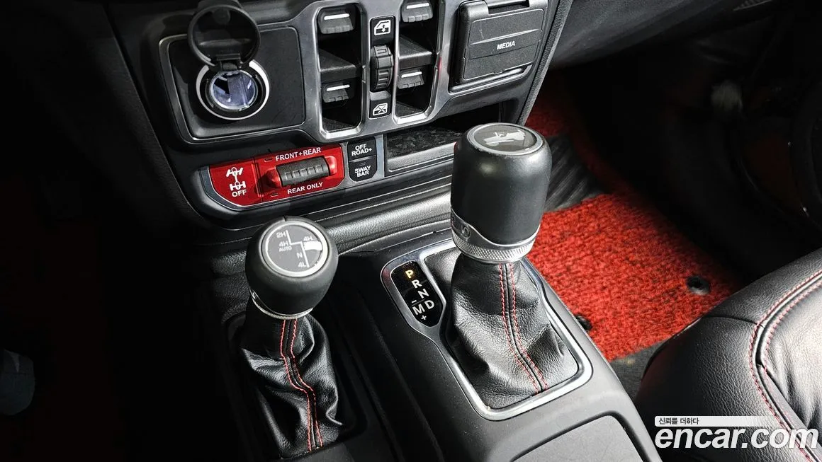 Jeep Wrangler — фото 9