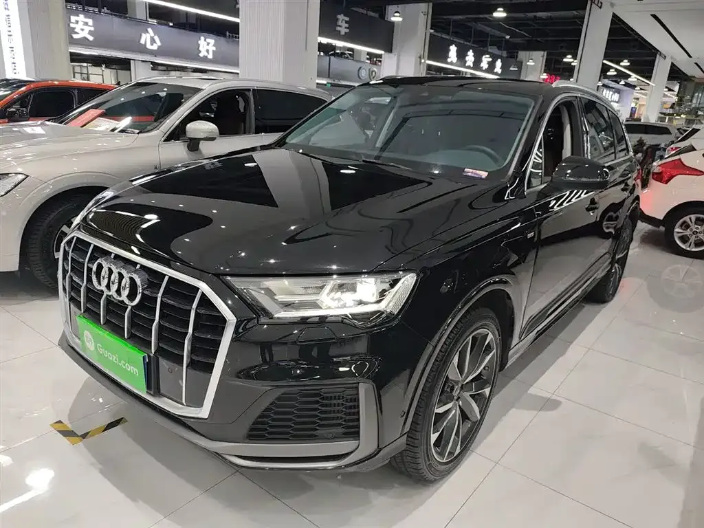 Audi Q7 — фото 1